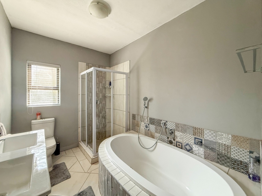 7 Bedroom Property for Sale in Melodie North West